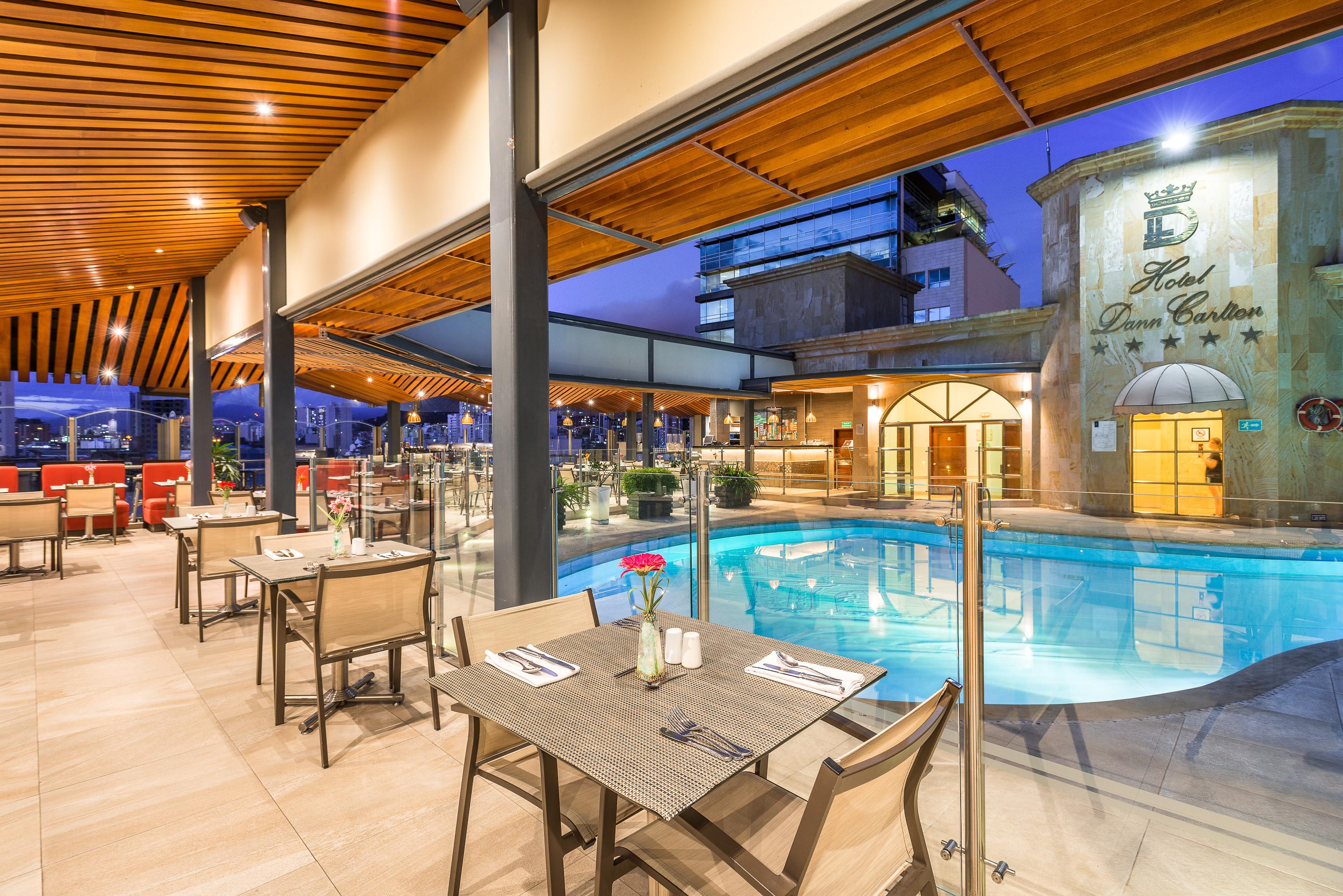 Hotel Dann Carlton Bucaramanga Exterior foto The pool at the hotel